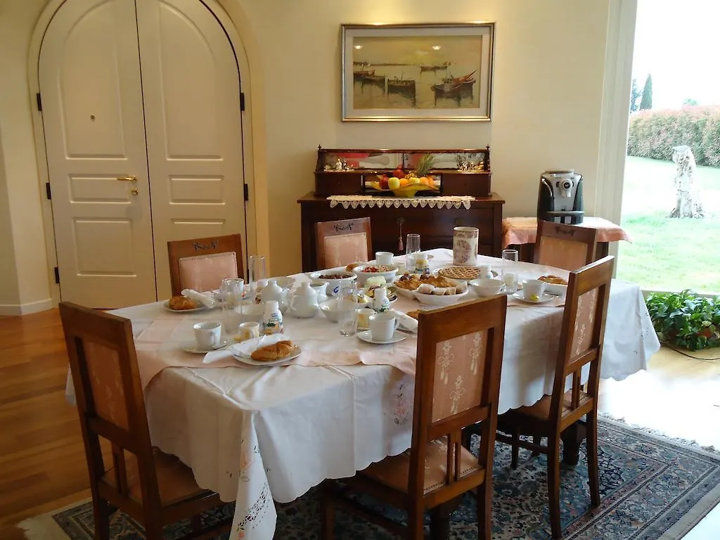B&B La Casa Di Susy-Vérone Couette-café