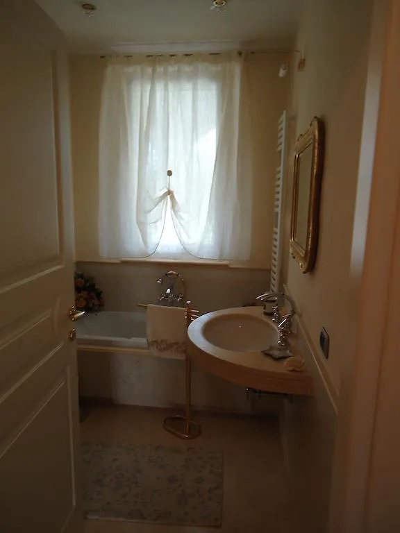 B&B La Casa Di Susy-Vérone 2*,